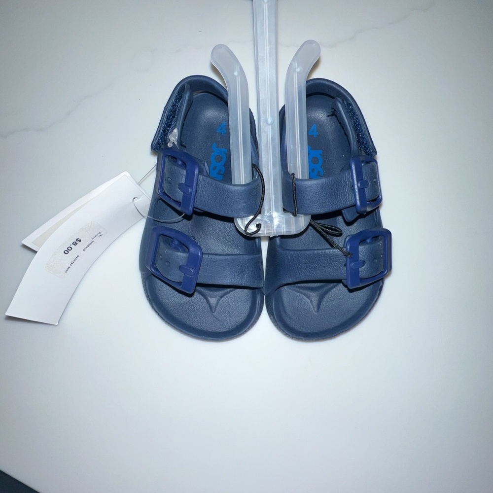 NWT toddler Blue Sandals size 4
